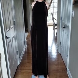 Elegant Jones New York Halter Dress